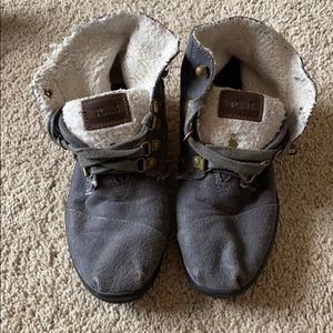 Toms fur booties